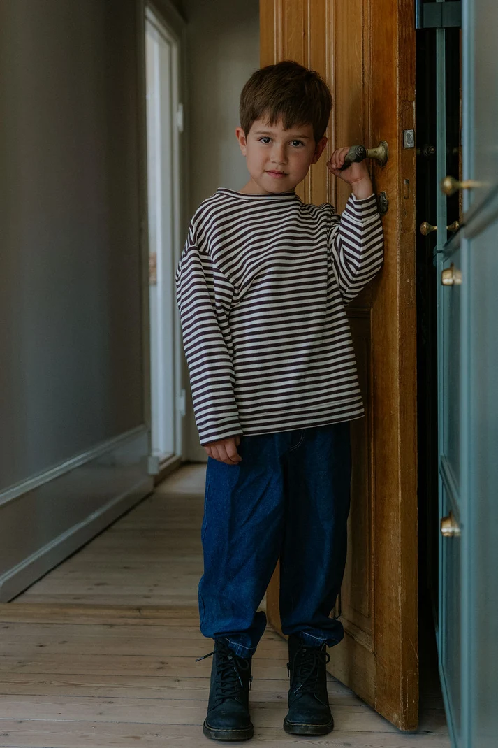 ALVIN_LS_STRIPE_SWEATSHIRT-PULLOVER-F1580-COFFEE_BEAN_SANDSHELL-4.webp